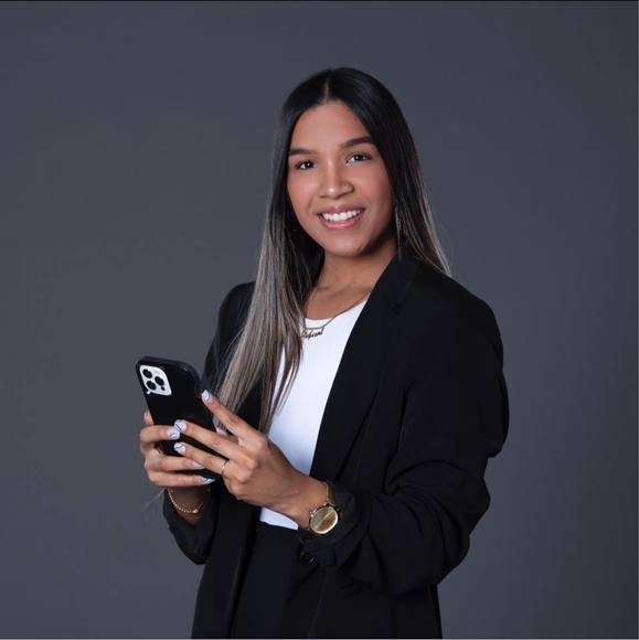 Meet your Posher, Stefani - Picture 1 of 1